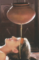 Dhara: Medical oil is poured on the forehead. This treatment is effective against Insomnia, headaches, migraine etc. 